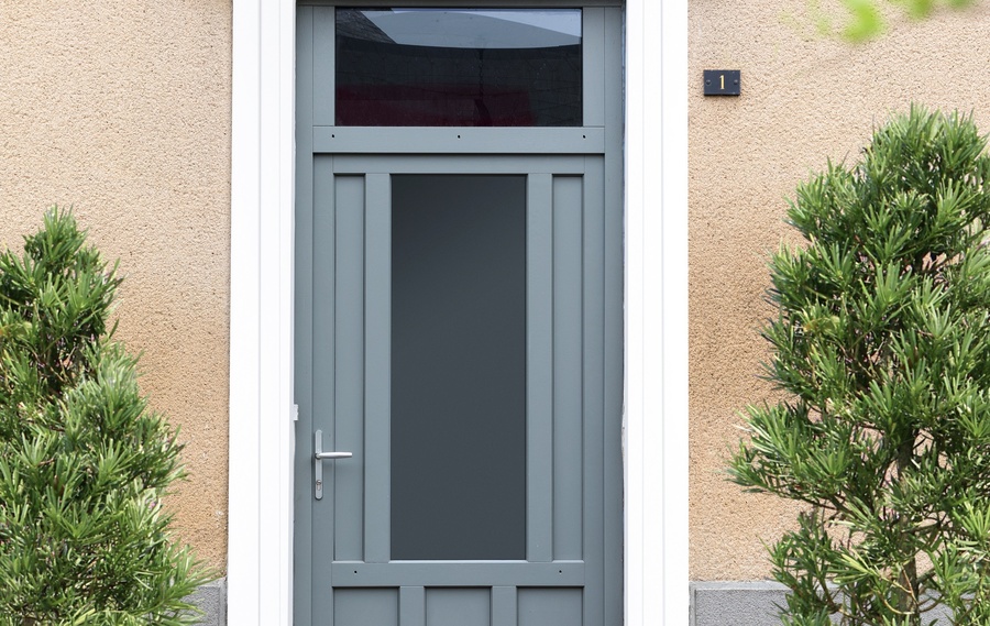 Notre gamme de porte d'entrée en BOIS CLASSIQUE et CREATIVE CONTEMPORAINE à FRASNE