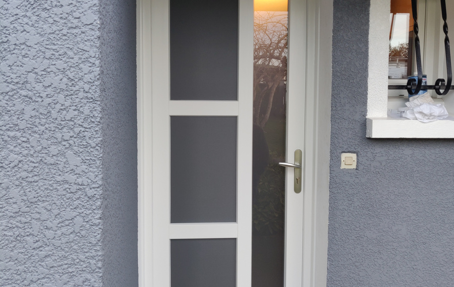Notre gamme de portes d'entrée en PVC CLASSIQUE et PVC CONTEMPORAINE à PONTARLIER